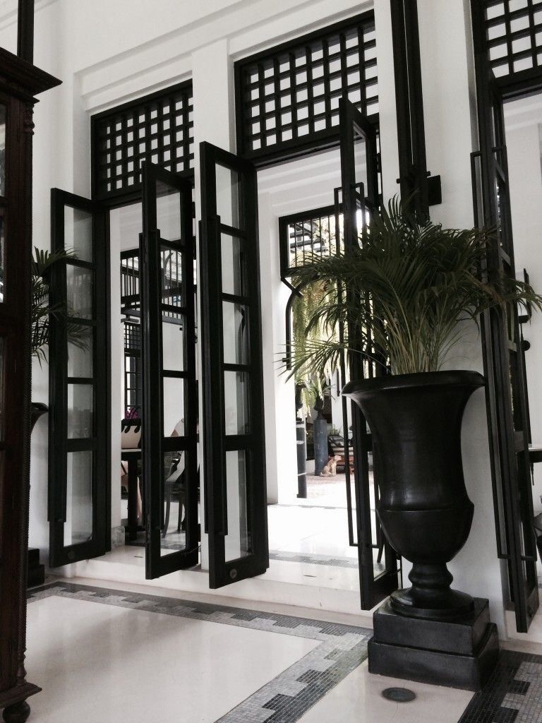 Mẫu cửa phong cách Indochine
