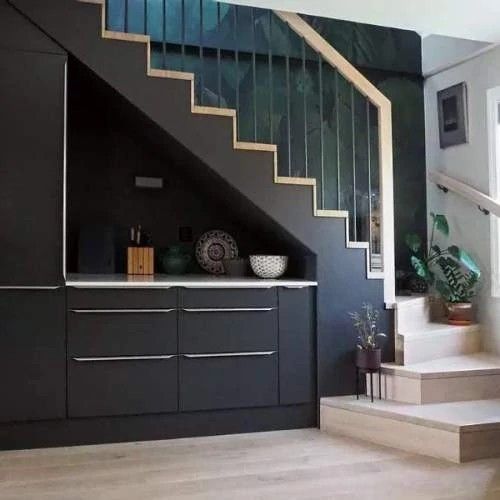 Màu sắc tủ gầm cầu thang phụ thuộc vào phong cách chung của căn nhà